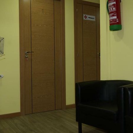 Hostal La Pared Torres de la Alameda Eksteriør billede