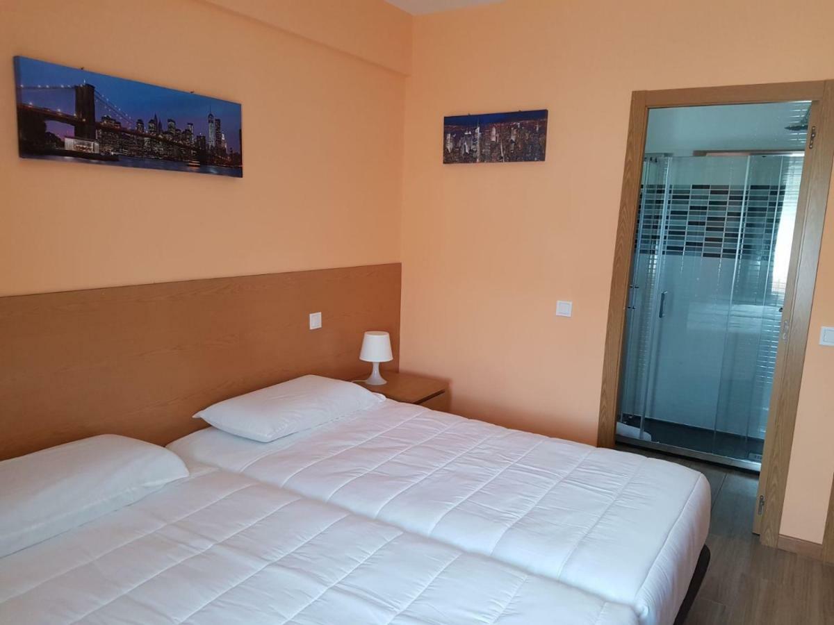 Hostal La Pared Torres de la Alameda Eksteriør billede
