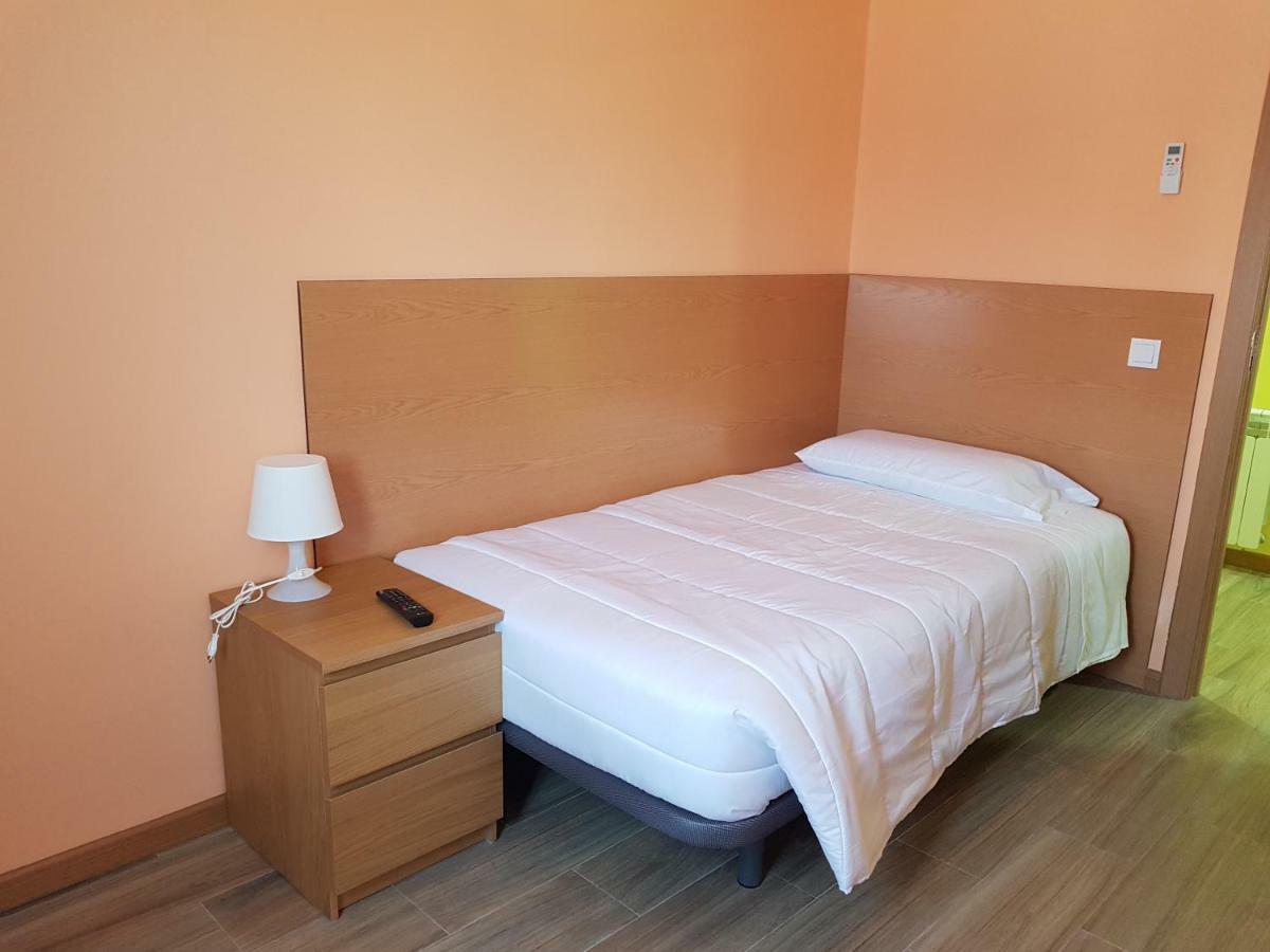 Hostal La Pared Torres de la Alameda Eksteriør billede