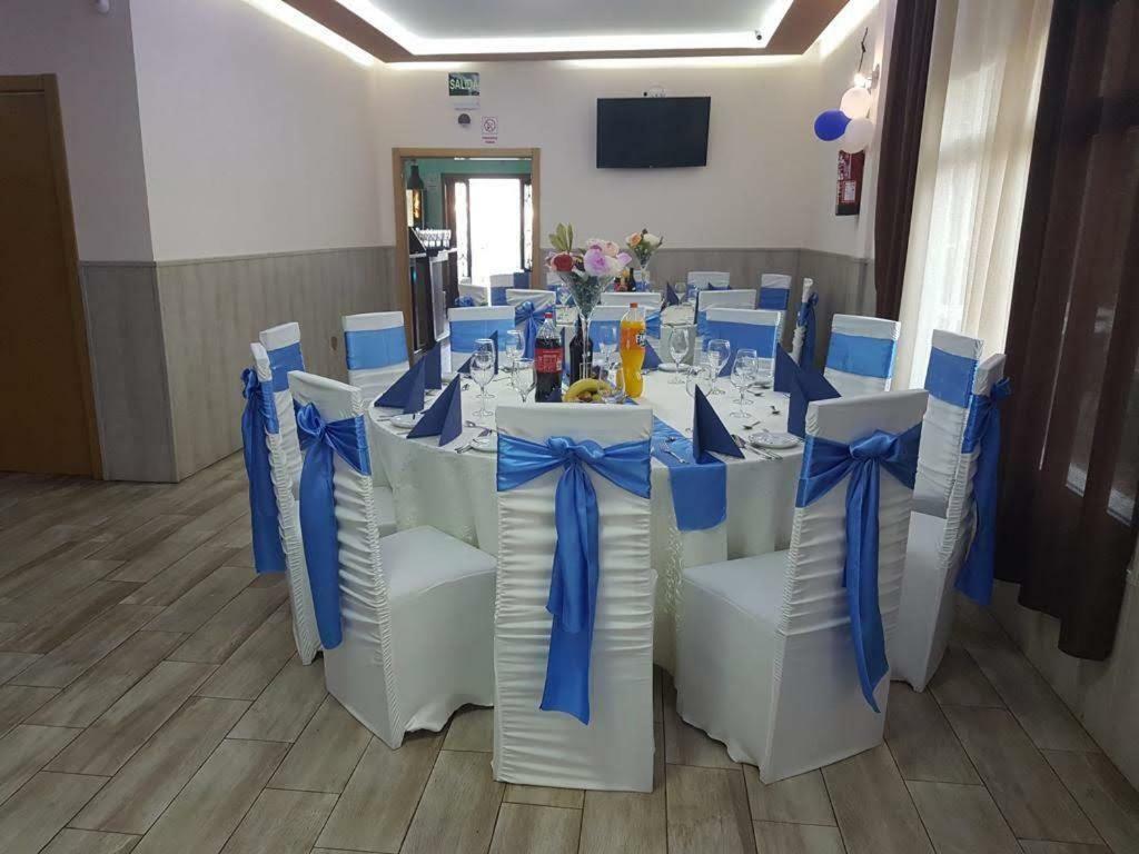 Hostal La Pared Torres de la Alameda Eksteriør billede