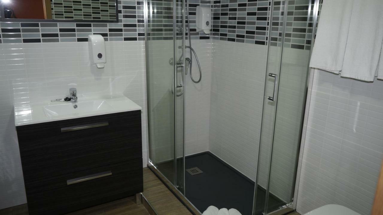 Hostal La Pared Torres de la Alameda Eksteriør billede