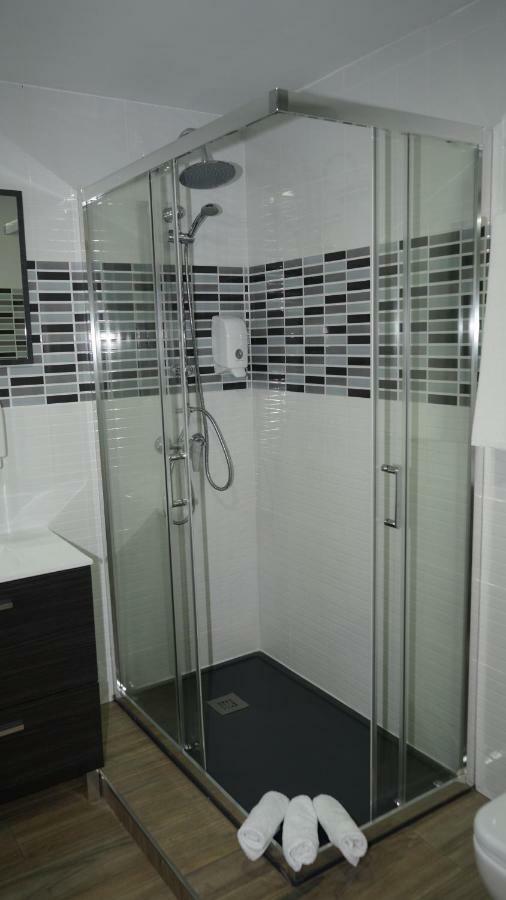Hostal La Pared Torres de la Alameda Eksteriør billede