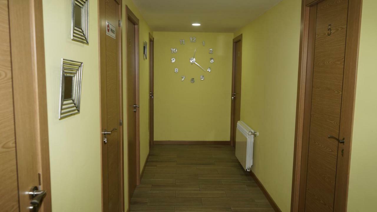 Hostal La Pared Torres de la Alameda Eksteriør billede